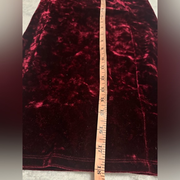 Velvet red pencil skirt - Picture 3 of 3